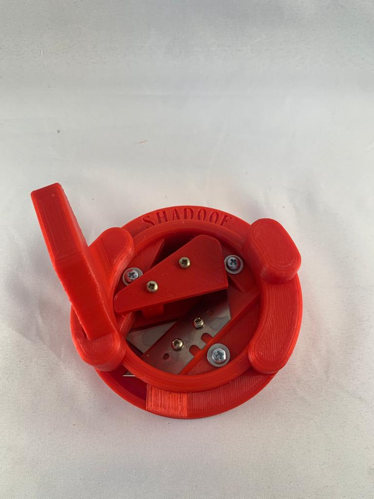 Фаскосниматель с защитной крышкой с отсеком для запасных лезвий, двумя запасными лезвиями