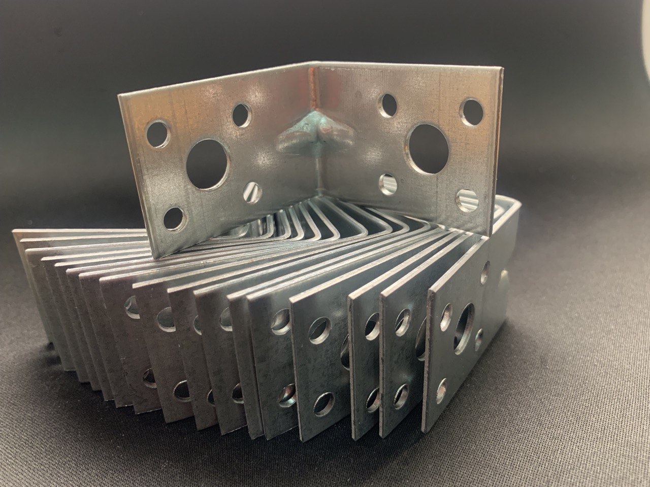 Крепежный уголок оцинкованный усиленный KUU-50х50х35х2.0 100шт. в уп.