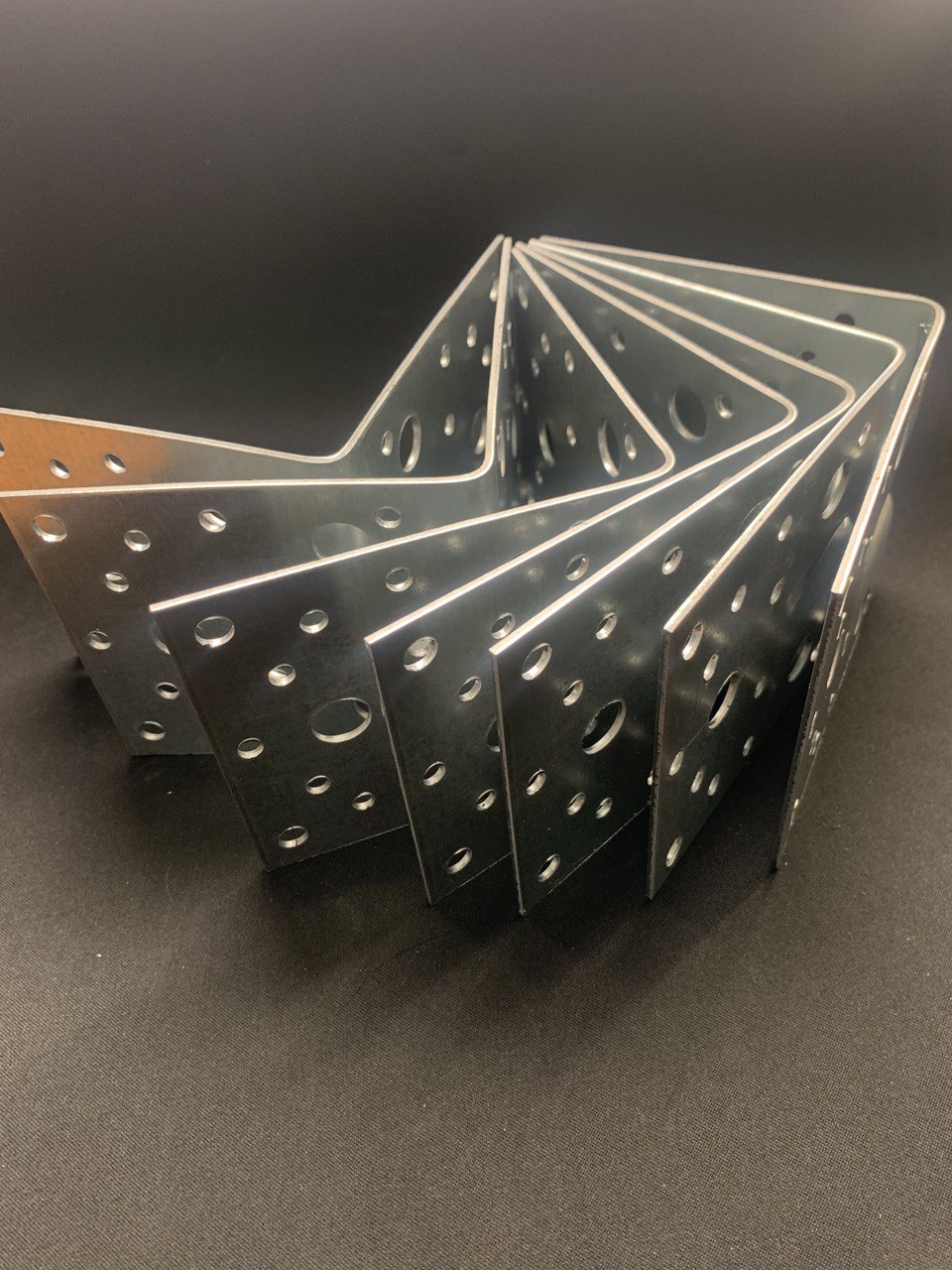 Крепежный уголок оцинкованный усиленный KUU-105х105х90х2.0 25шт. в уп.